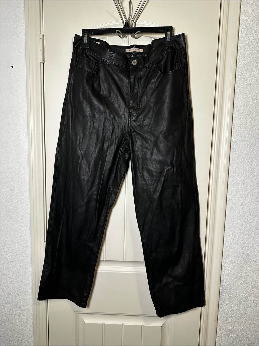 Levi’s Ribcage Straight Faux Leather Black Pants size 29